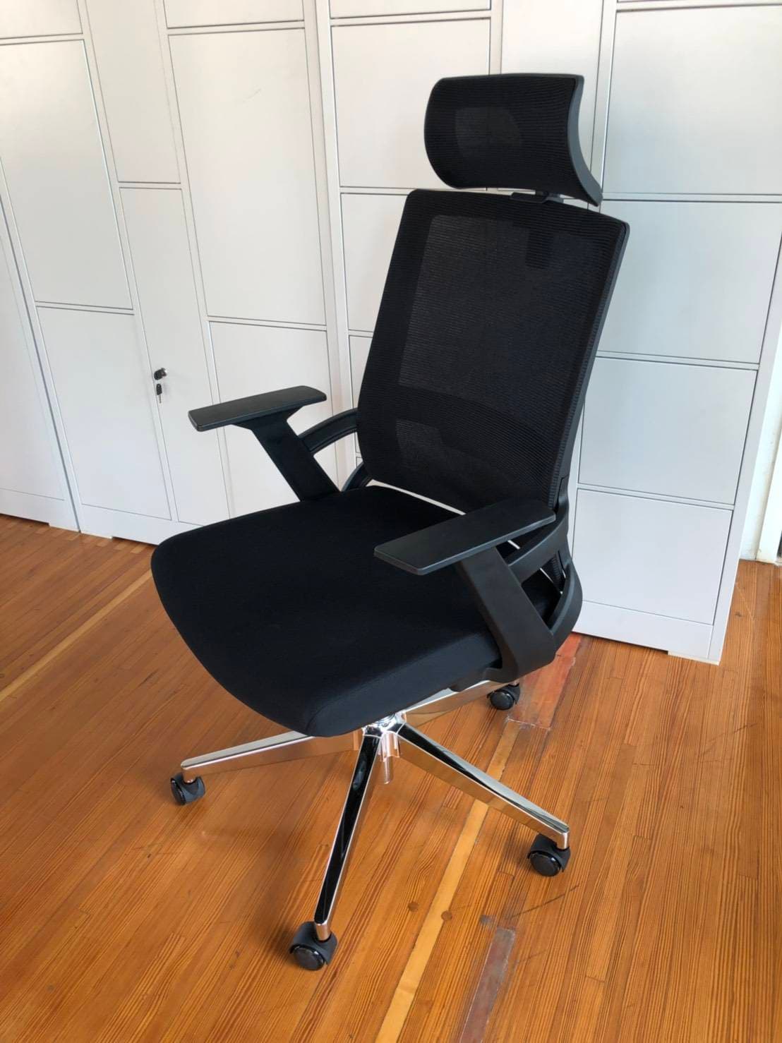 เก้าอี้ตาข่าย มีหมอน ผ้าตาข่ายสีดำ ขาโครเมี่ยม