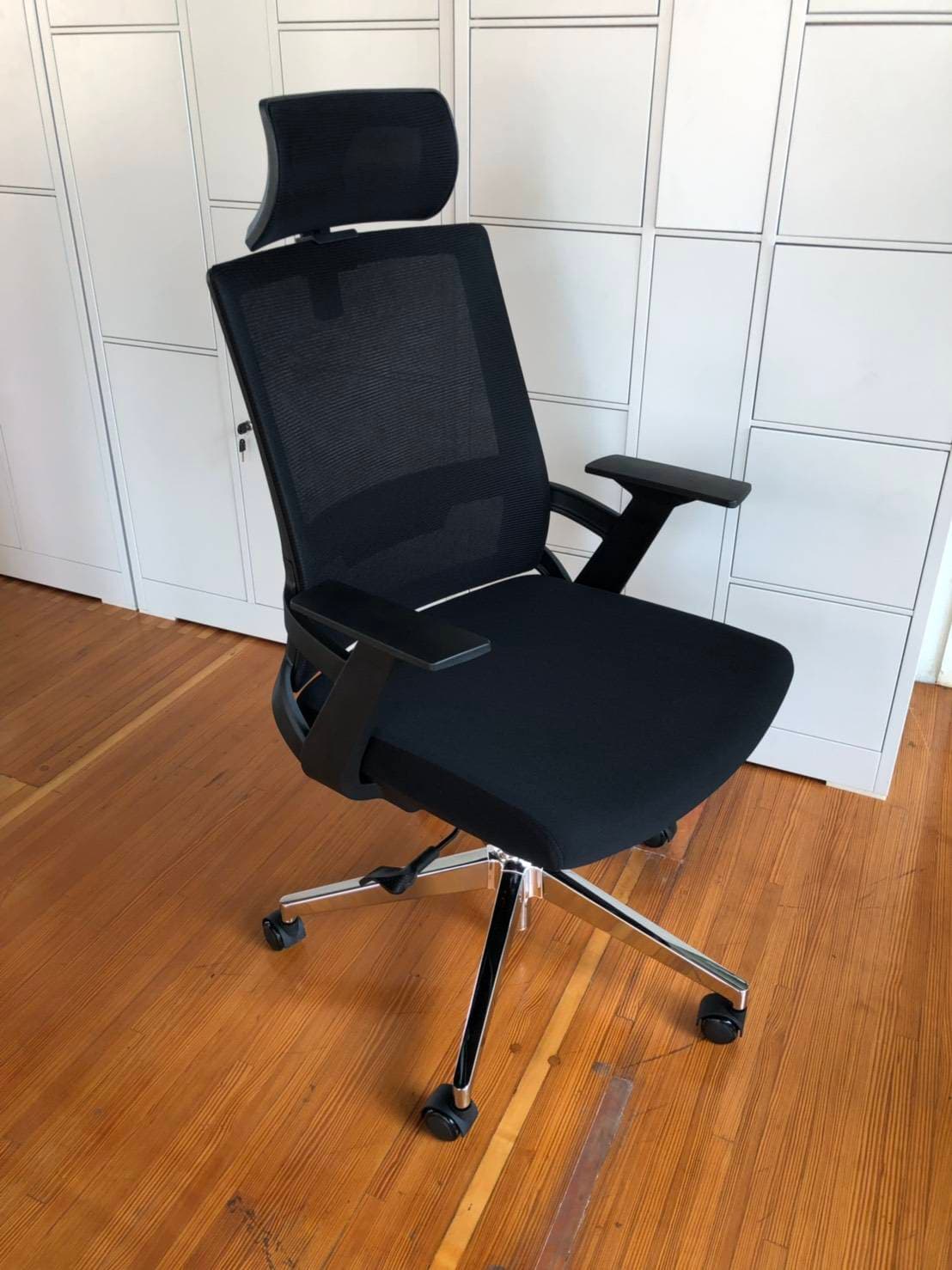 เก้าอี้ตาข่าย มีหมอน ผ้าตาข่ายสีดำ ขาโครเมี่ยม