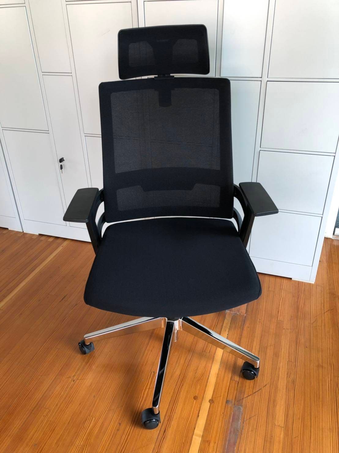 เก้าอี้ตาข่าย มีหมอน ผ้าตาข่ายสีดำ ขาโครเมี่ยม