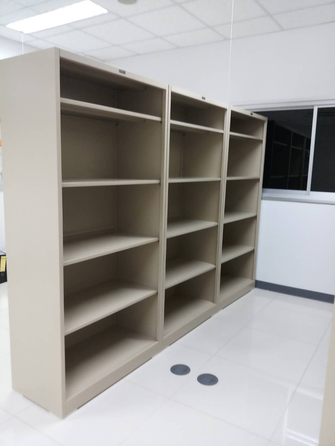 ตู้เหล็กโล่ง