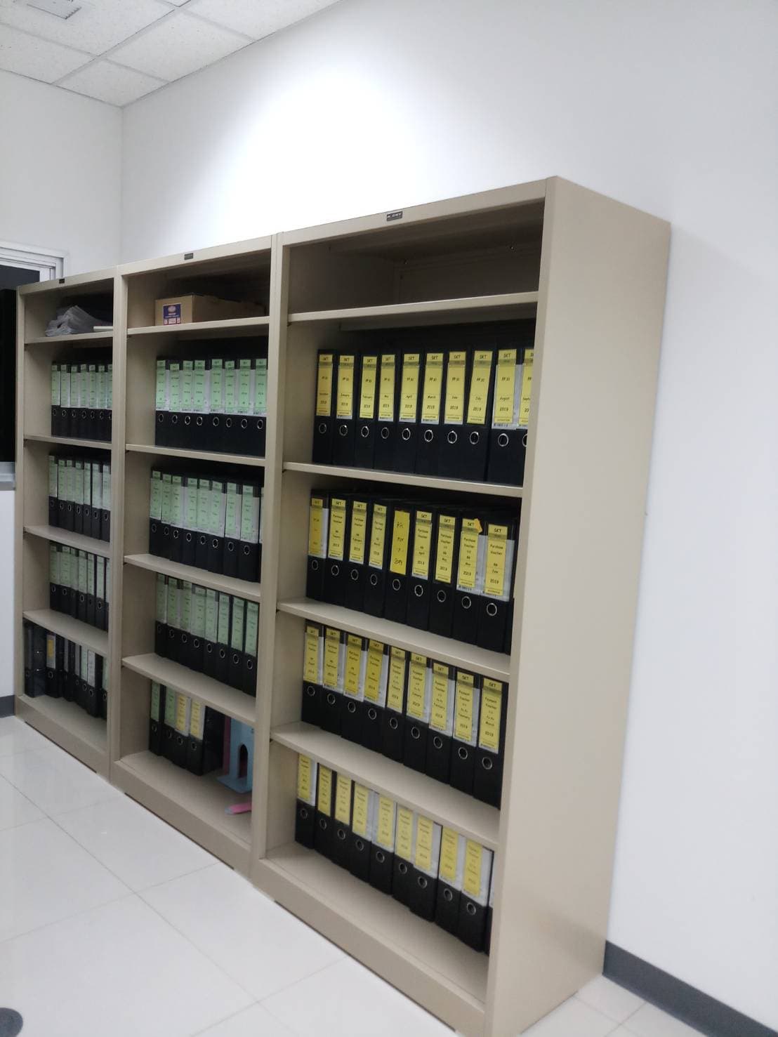 ตู้เหล็กโล่ง