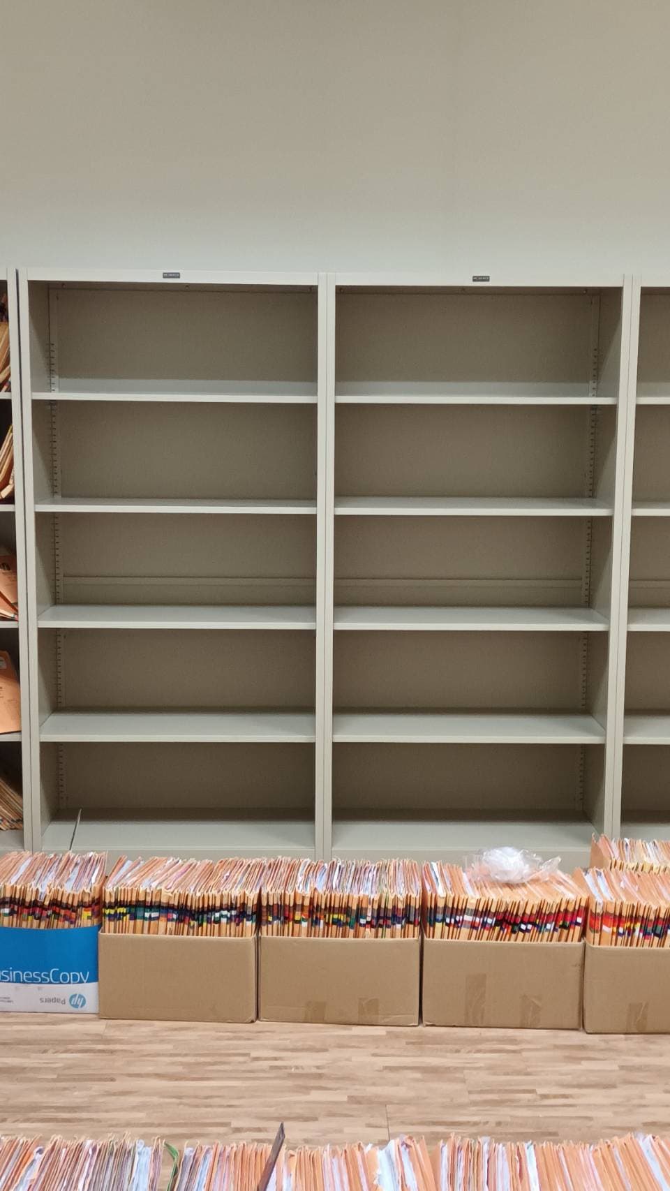 ตู้เหล็กโล่ง