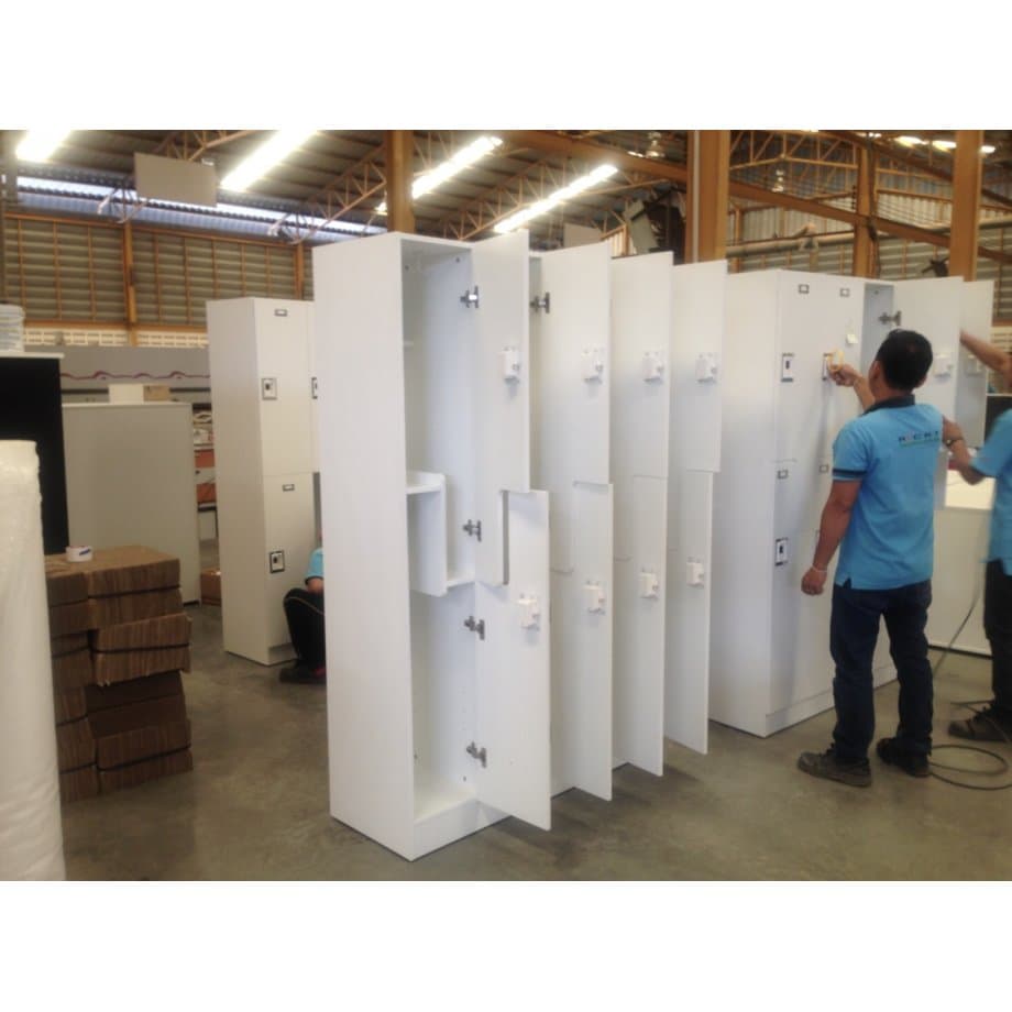 ตู้ล็อคเกอร์ PVC ตัวZ 8 ช่อง ROCKY PLK-42Z