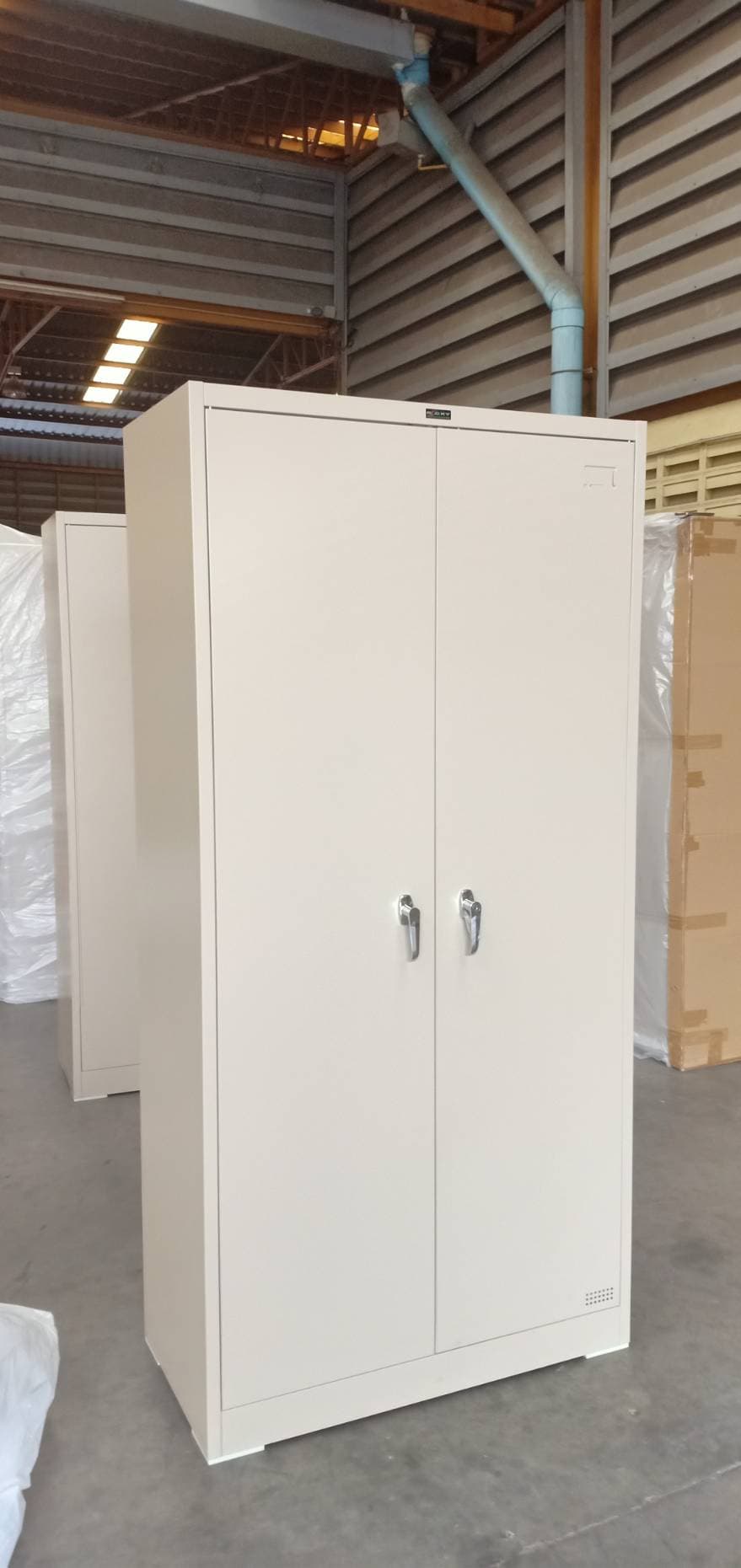 ตู้เหล็กบานเปิดทึบ มือจับบิด(เขาควาย)