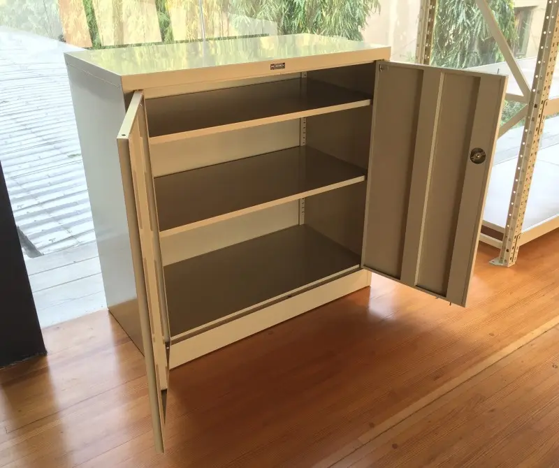 ตู้เหล็กบานเปิดทึบ