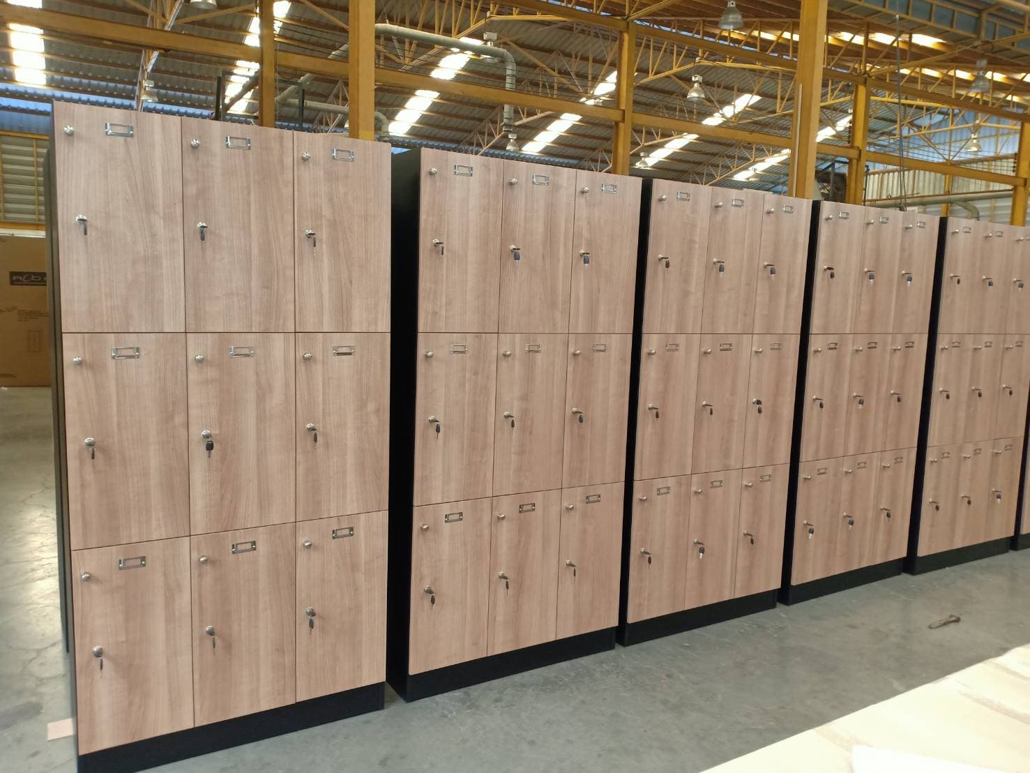 ตู้ล็อคเกอร์ไม้ 9 ช่อง