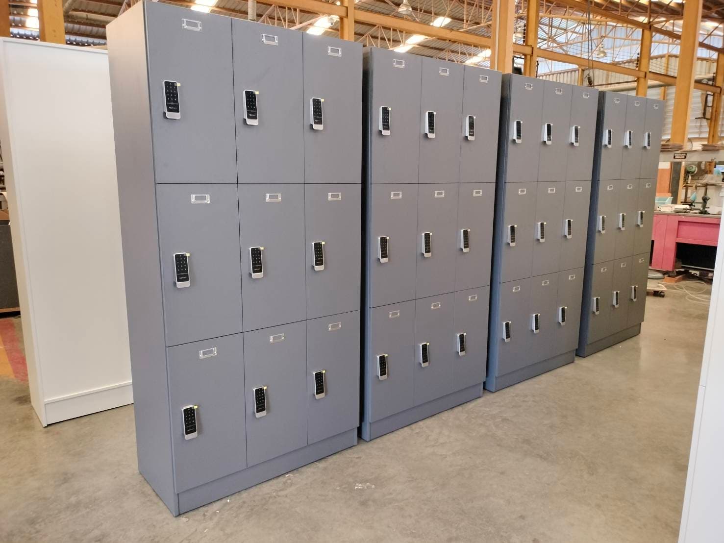 ตู้ล็อคเกอร์ไม้ 9 ช่อง