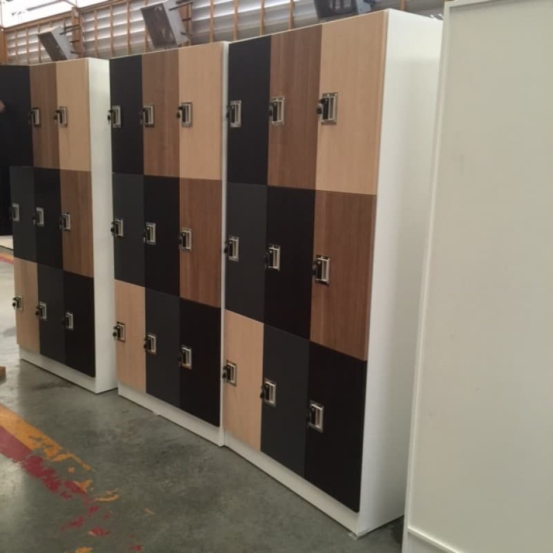 ตู้ล็อคเกอร์ไม้ 9 ช่อง