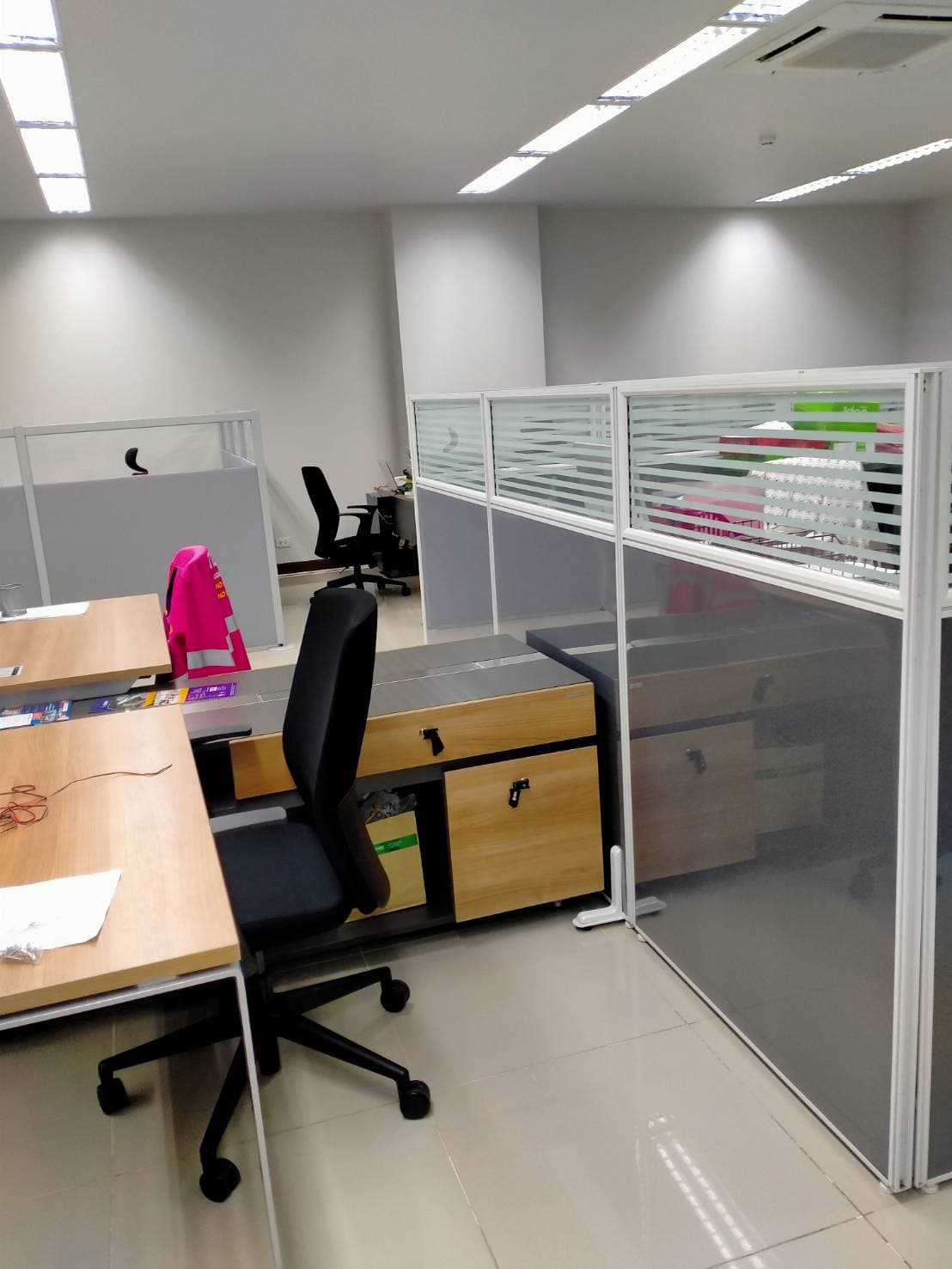 พาทิชั่นรุ่น 3 ครึ่งกระจกขัดลาย ขนาดความสูง 120 cm