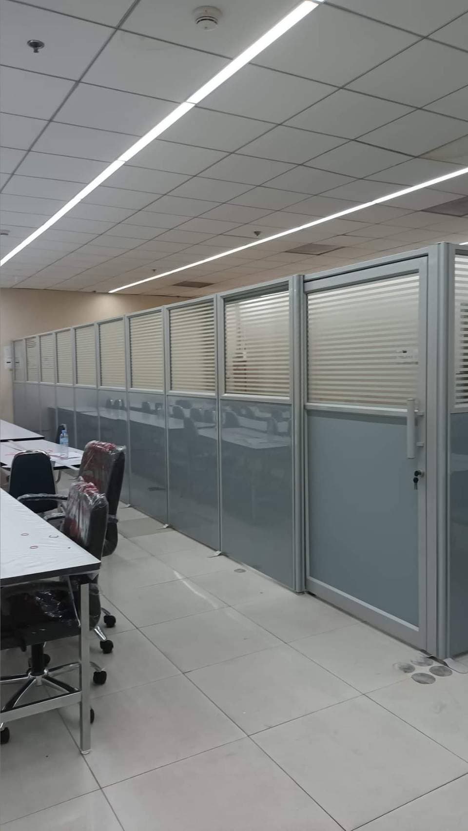 พาทิชั่นรุ่น 5 ครึ่งกระจกขัดลาย ขนาดความสูง 180 cm