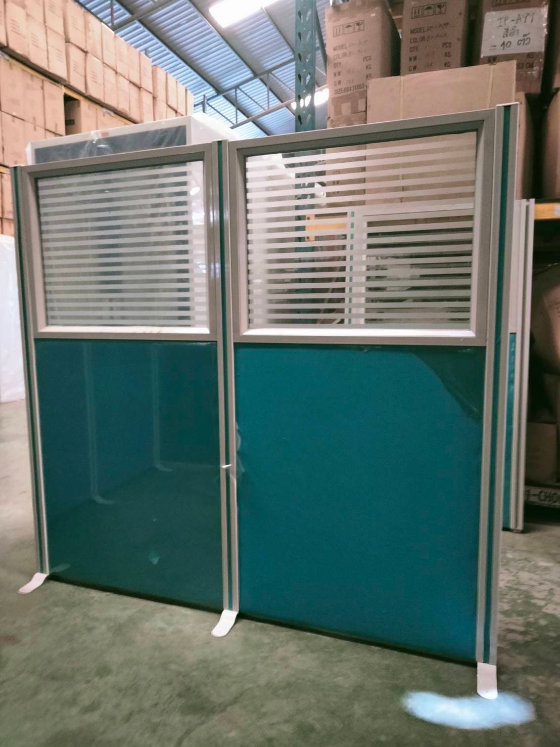 พาทิชั่นรุ่น 5 ครึ่งกระจกขัดลาย ขนาดความสูง 180 cm