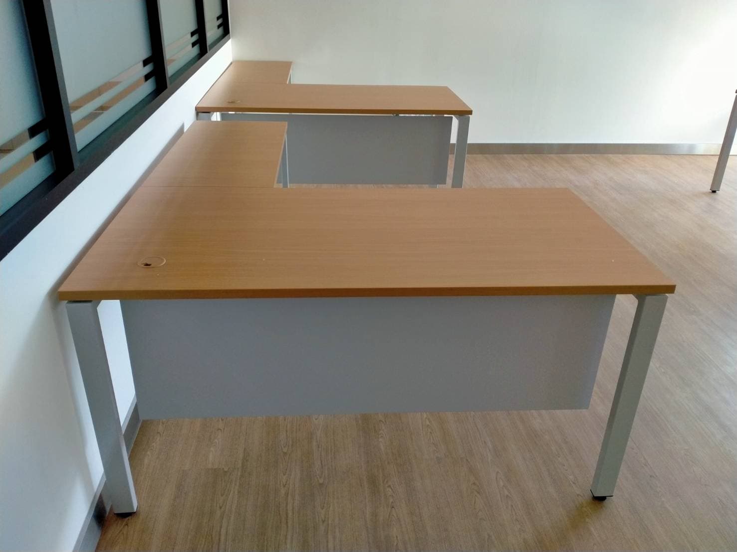 โต๊ะทำงาน Matrix ตัว L ด้านขวา