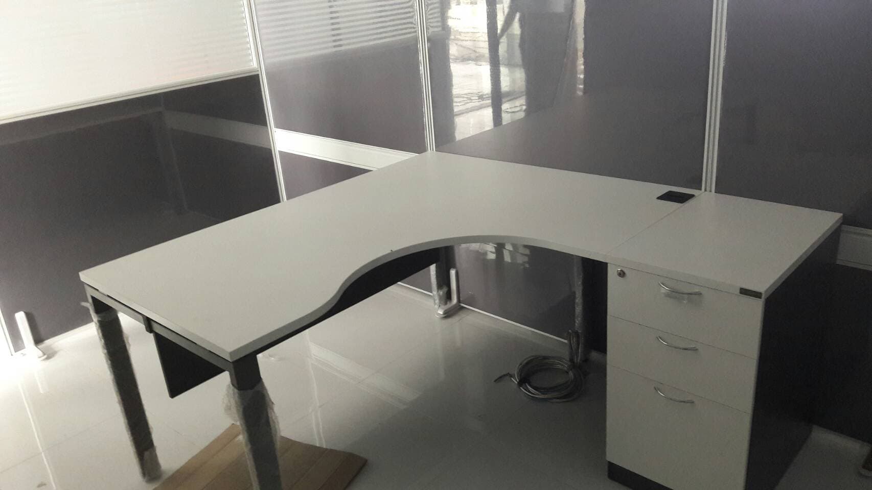 โต๊ะทำงาน Matrix ตัว L ด้านขวา